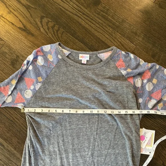 Lularoe Randy T Shirt 3/4 Sleeve Medium M New NWT Blue Gray Geometric - Picture 3 of 8